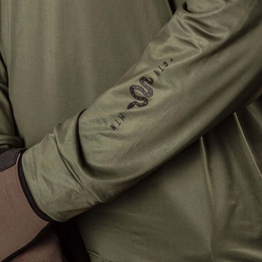 JERSEY-SALVAJE-VERDE-MILITAR-6
